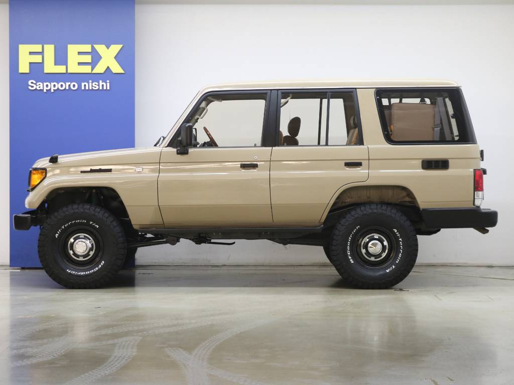 新品ナルディウッドステアリング☆新品ウッドシフトノブ☆新品シートカバー☆