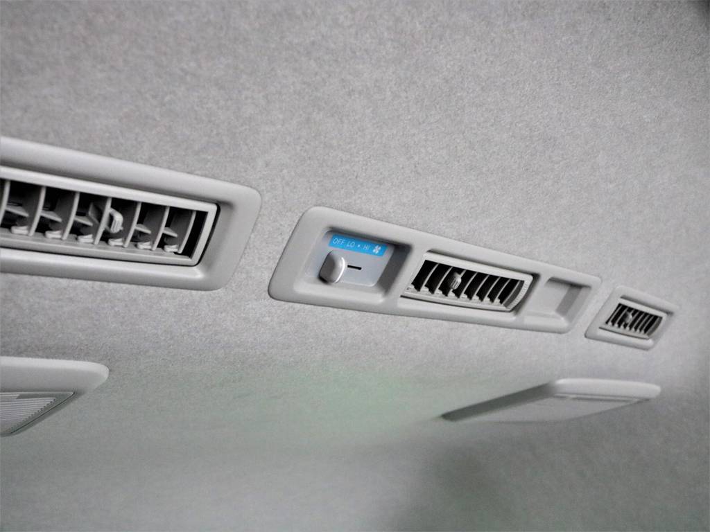 メーカーオプションのリアヒーターにリアクーラーも完備しております！