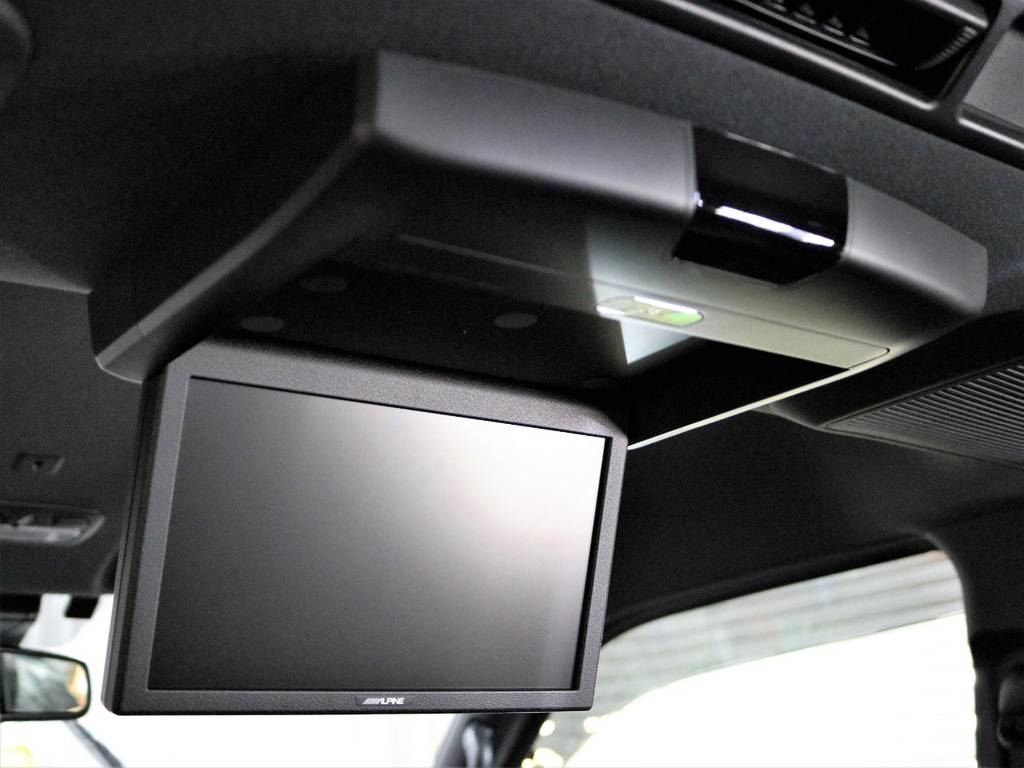 アルパイン フリップダウンモニター10型搭載！後部座席に乗られる方も快適に映像をお楽しみいただけます！