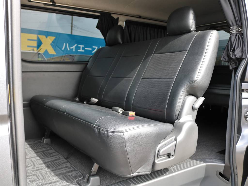 全席黒革調シートカバー！