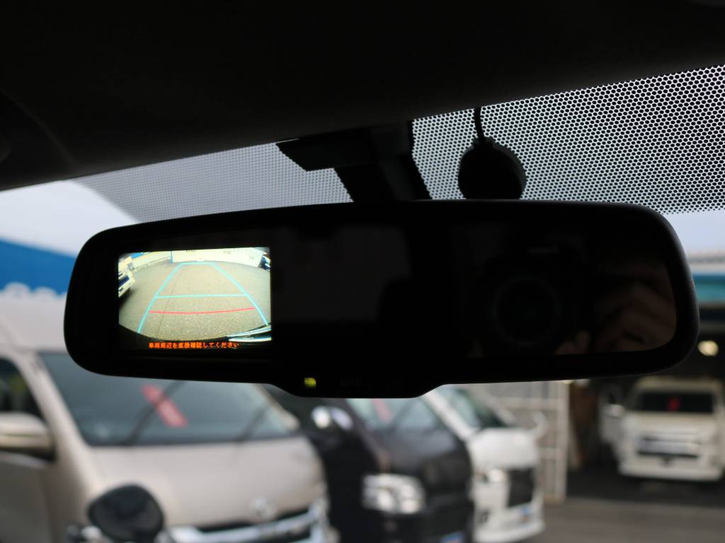 バックカメラも付いてます！駐車も安心ですね！