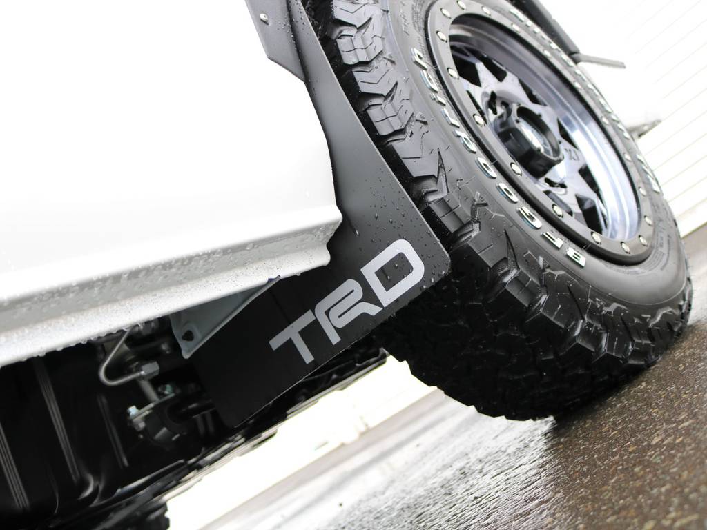 TRDマッドフラップ装備！