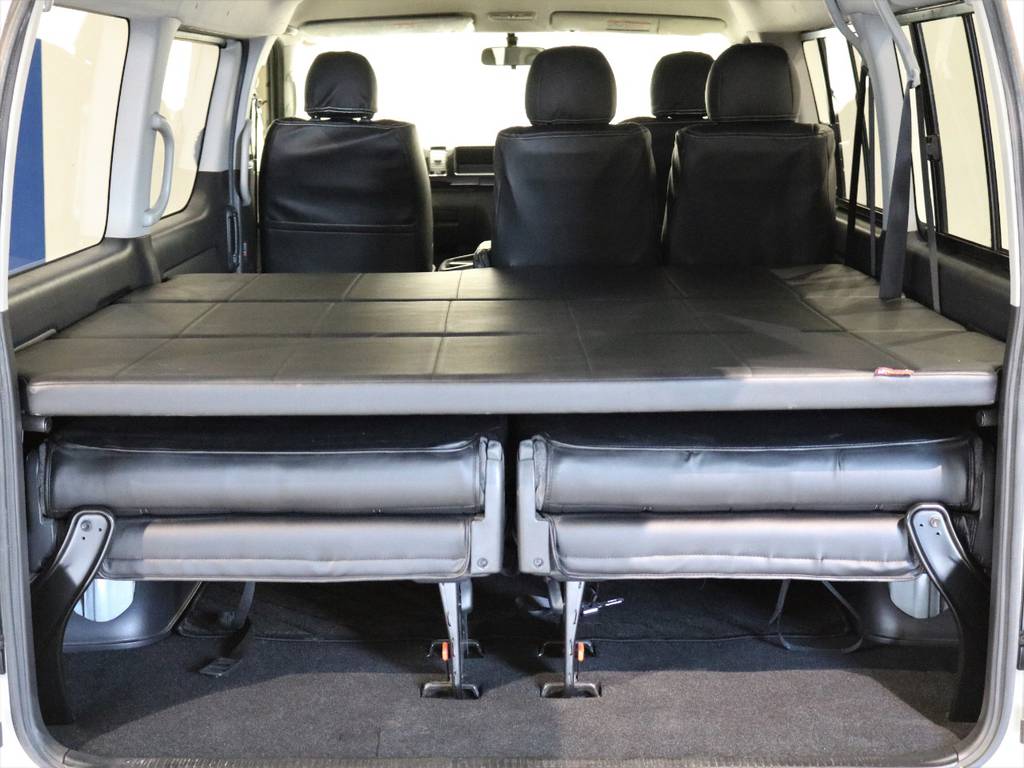 ベットは取外し可能です！ベット展開時も下に荷物を載せられます！