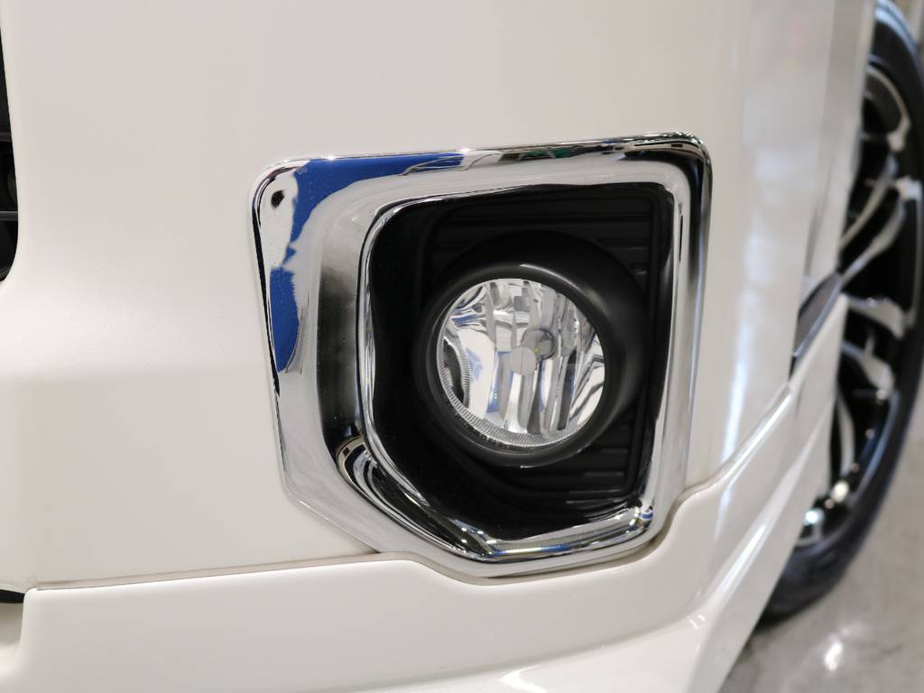 各所カスタムがされた中古車両となります！
