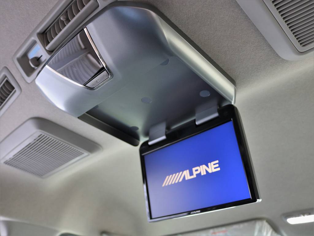 ALPINEフリップダウンモニター装着車輌！