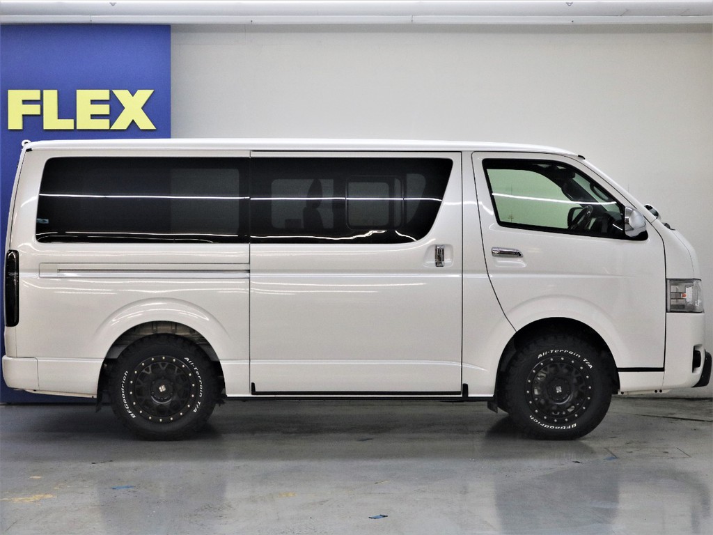 両側スライド小窓付きで車中泊にもぴったり！