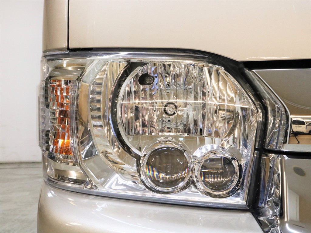 ＬＥＤヘッドランプ等メーカーオプションはフル装備！