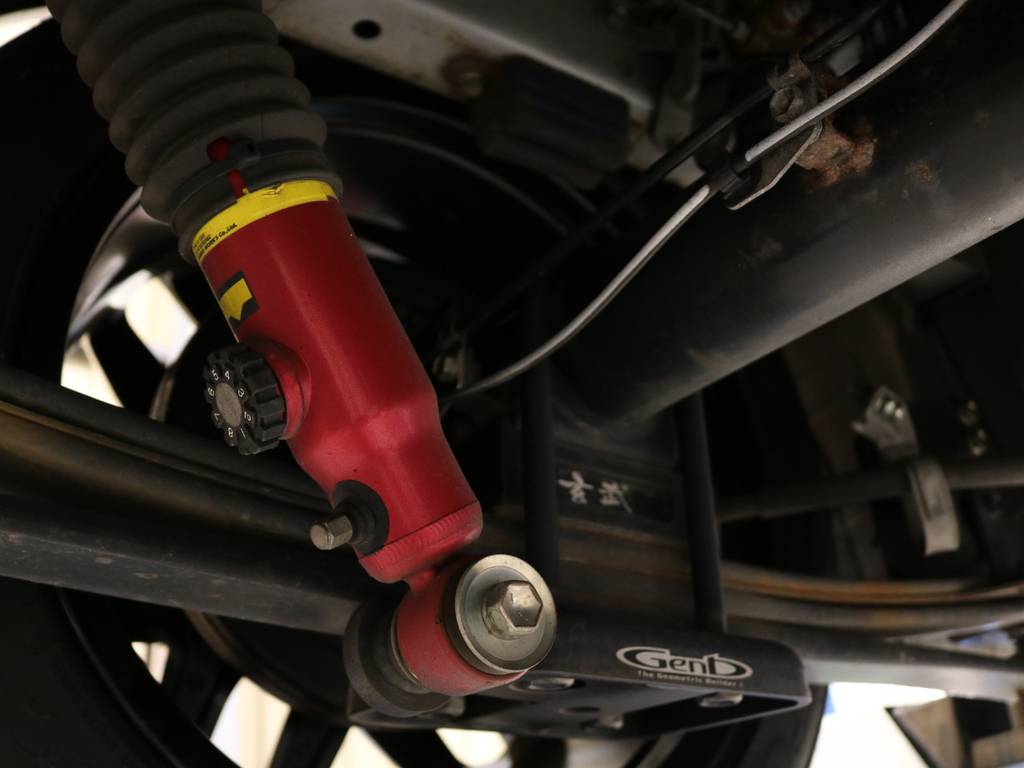 ショックアブソーバーにローダウンも施工済みです！
