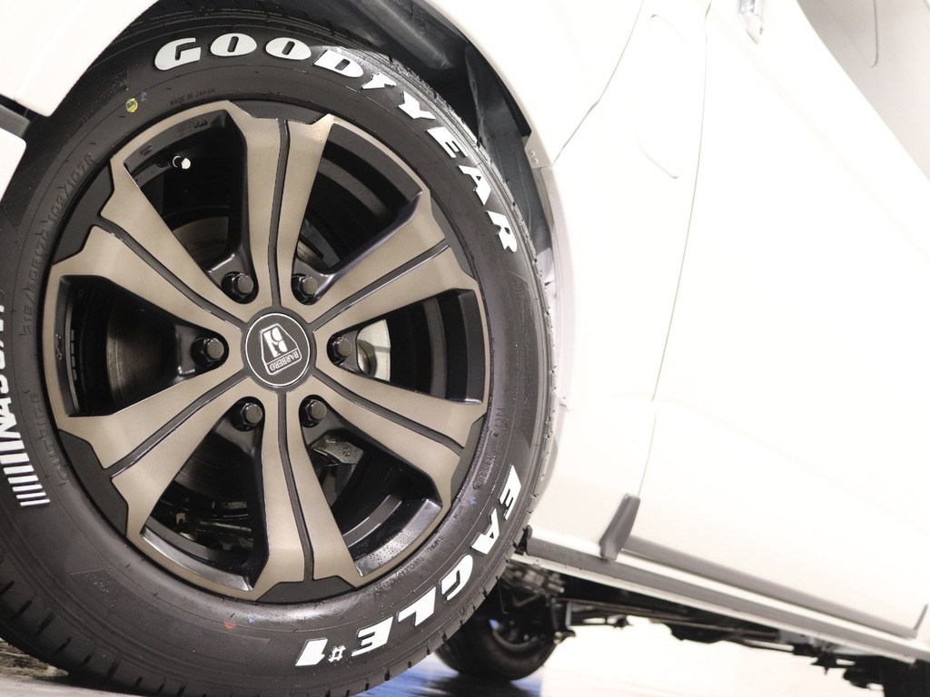 足元はバルベロアーバン17インチを装着！