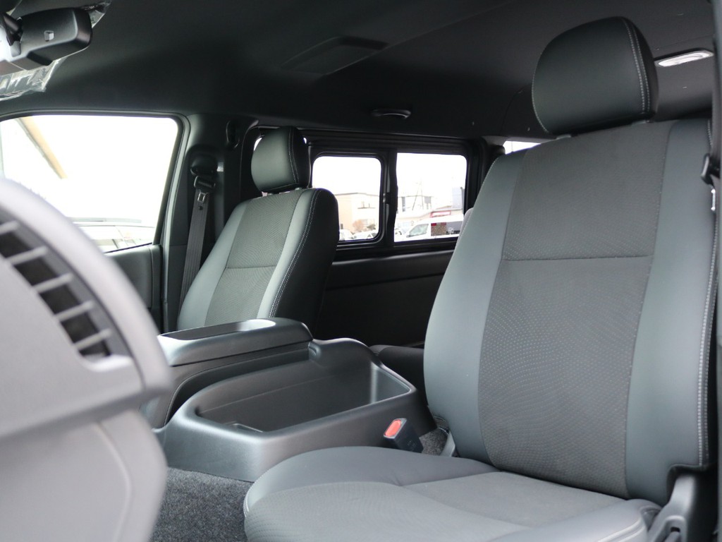 特別仕様車専用デザインのシートやハンドルとなっております！