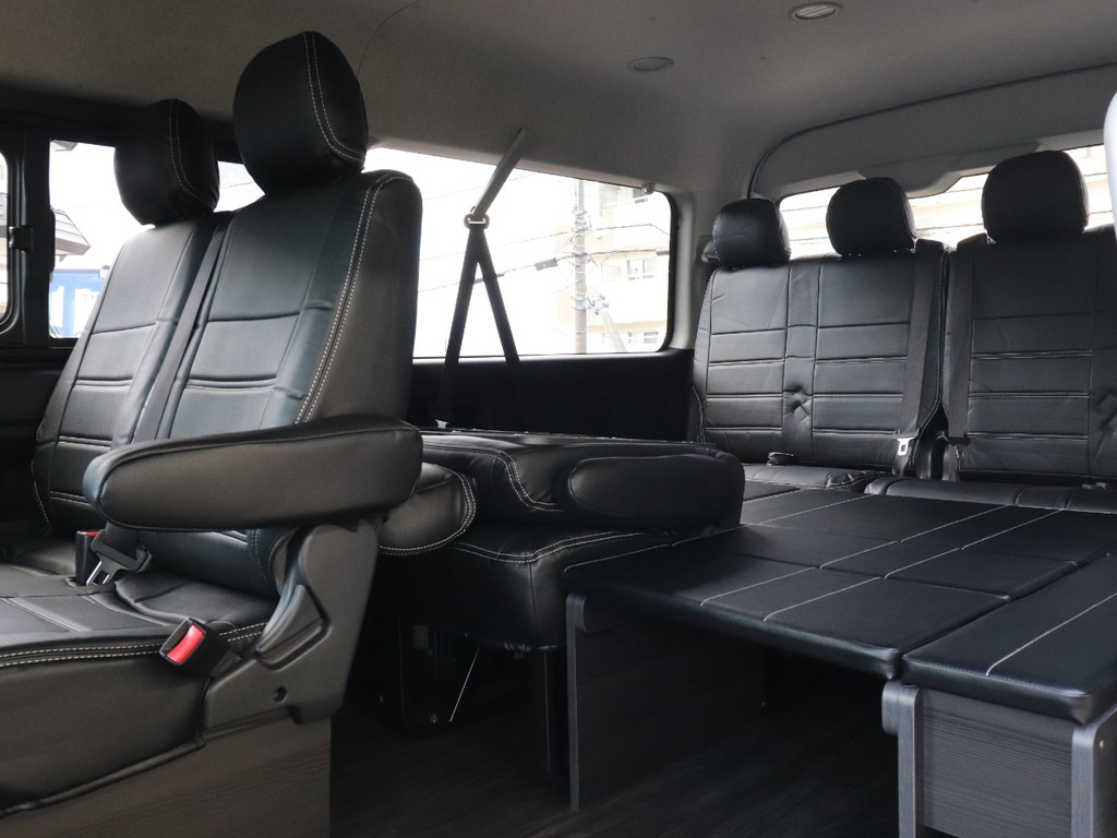 全席黒革調シートカバー付き！