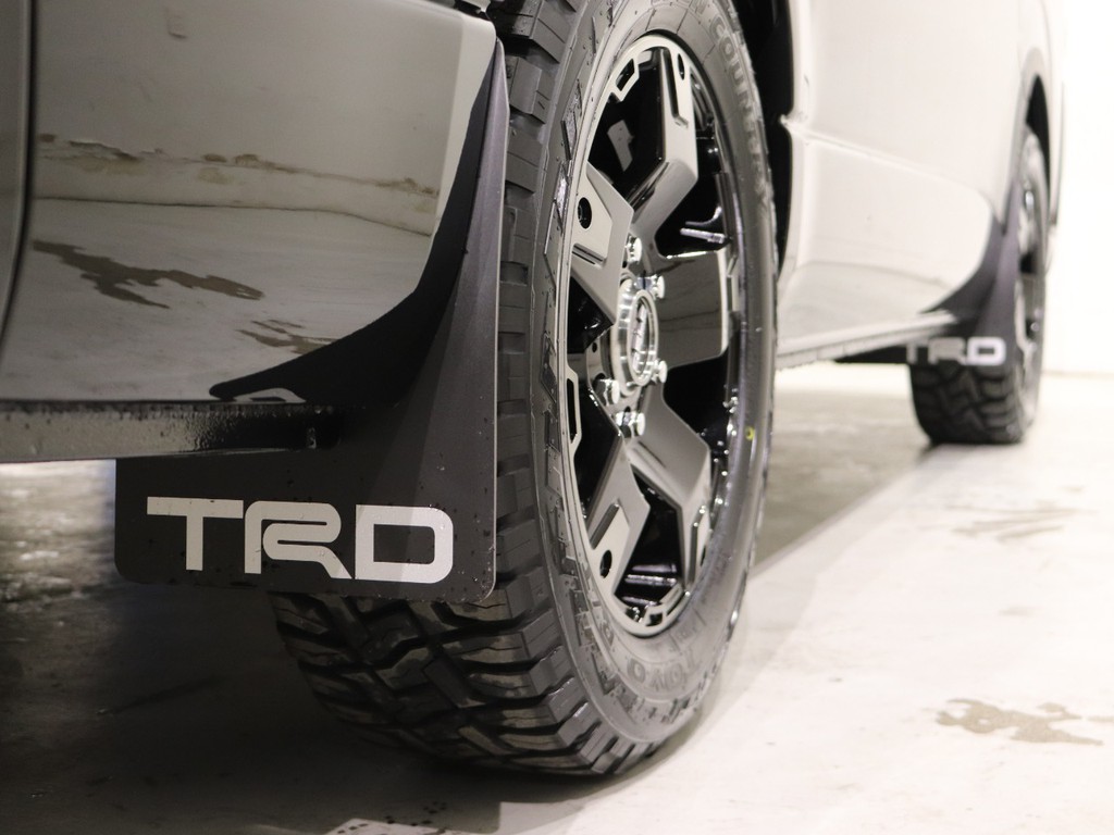 TRDマッドフラップも付いております！