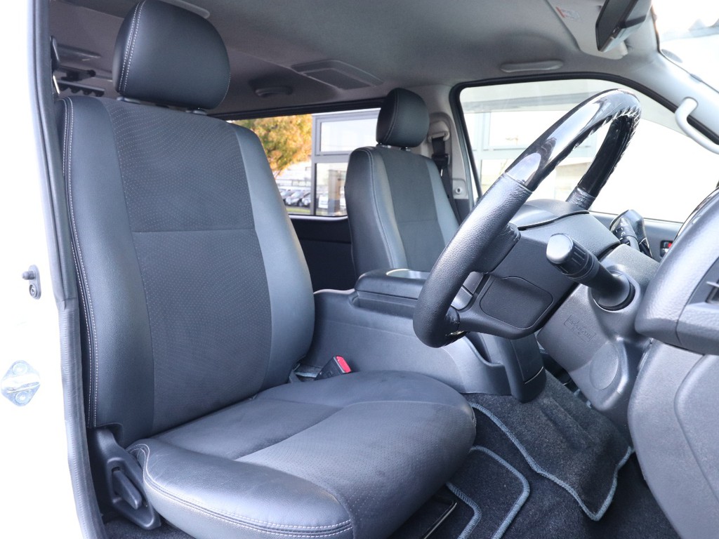 運転席周りの状態となります１