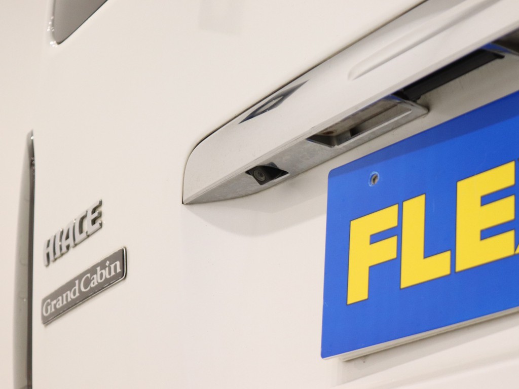 もちろんバックカメラも付いております！