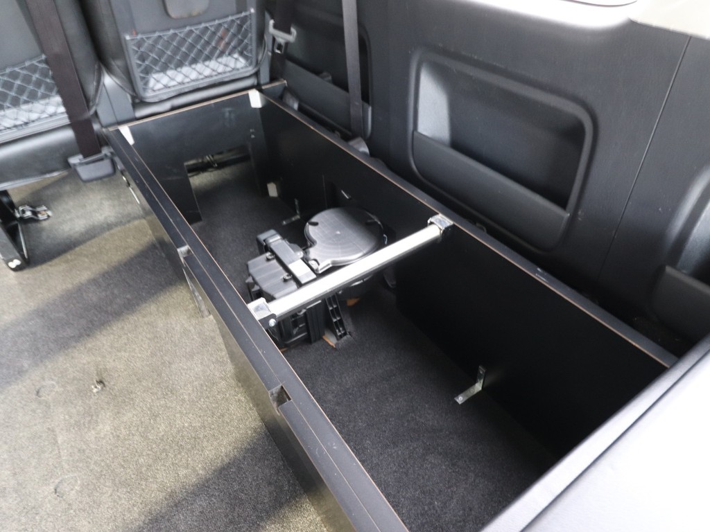 ベッドパネルを外せば収納も御座います！