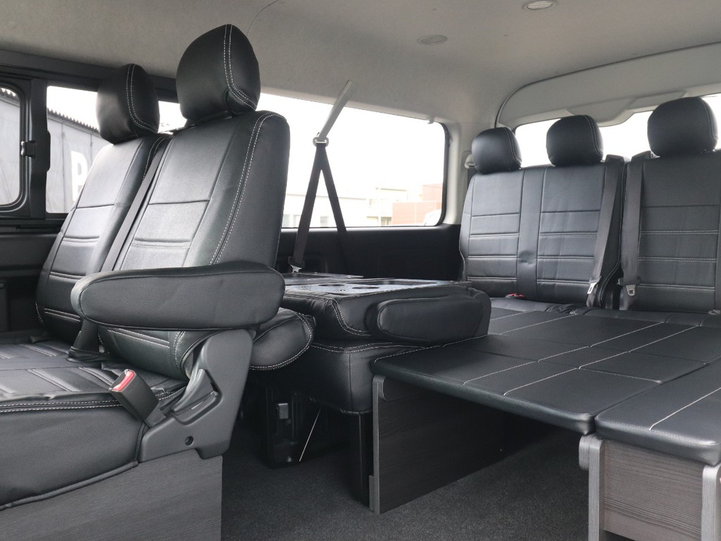 リクライニング加工済みのため2列目はテーブルとしてご利用いただけます！