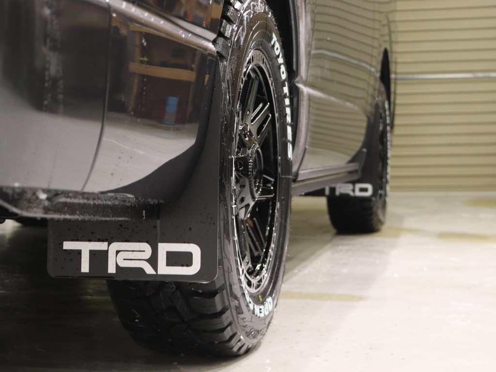 TRDマッドフラップで実用性とカッコよさを演出！