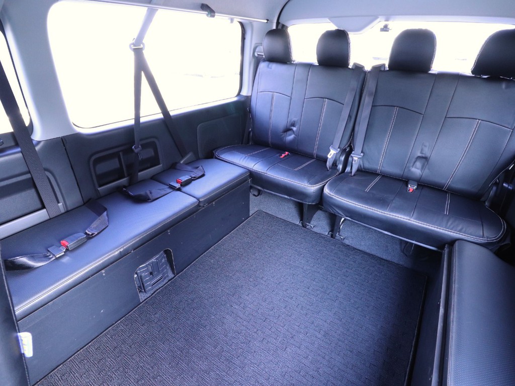 10人乗り(2名横向き乗車)