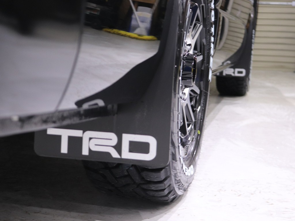 新品TRDマッドフラップ！