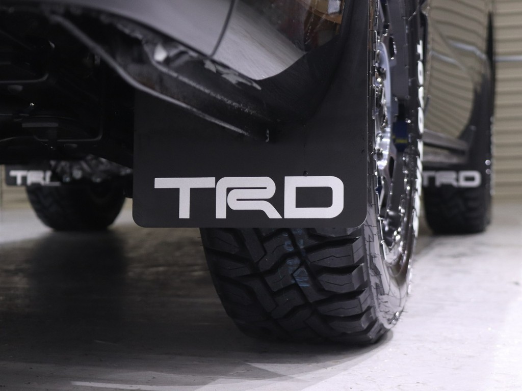 ＴＲＤマッドフラップをインストール！