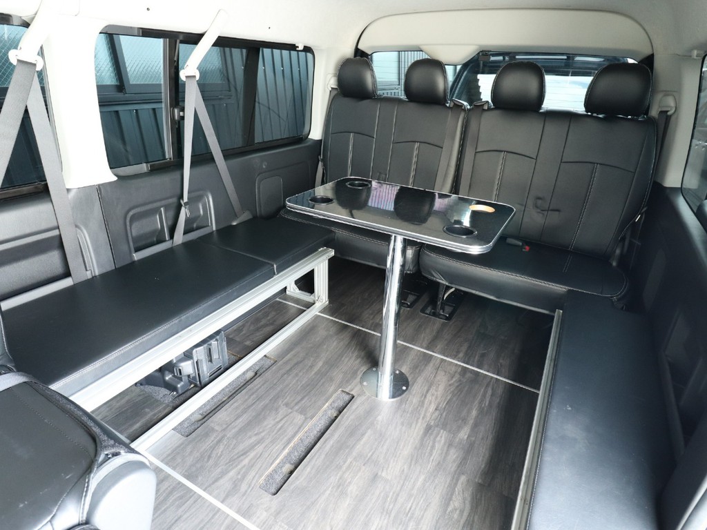 テーブルも付いております！