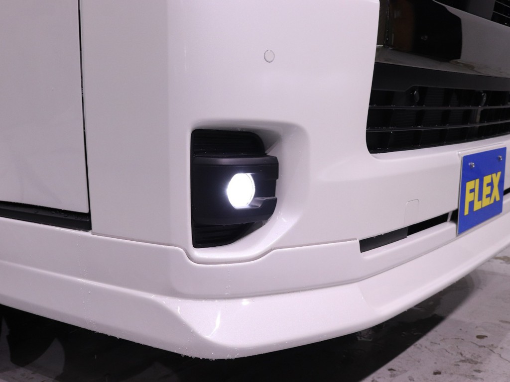 改良後車両ならではの小型LEDフォグランプです！