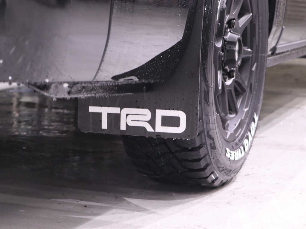 TRDマッドフラップ付き！