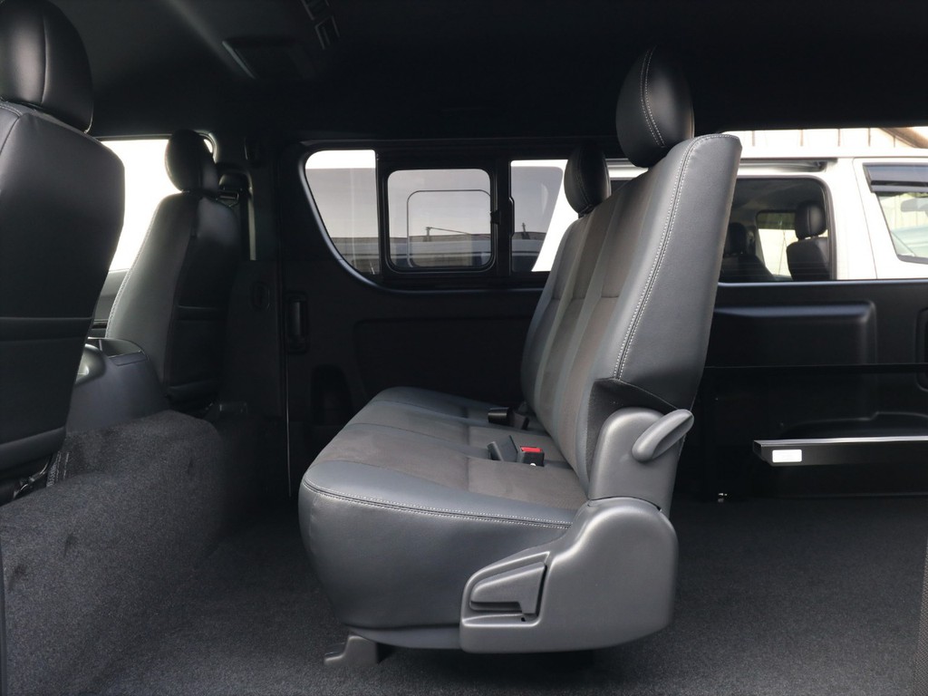 特別仕様車専用セカンドシート！