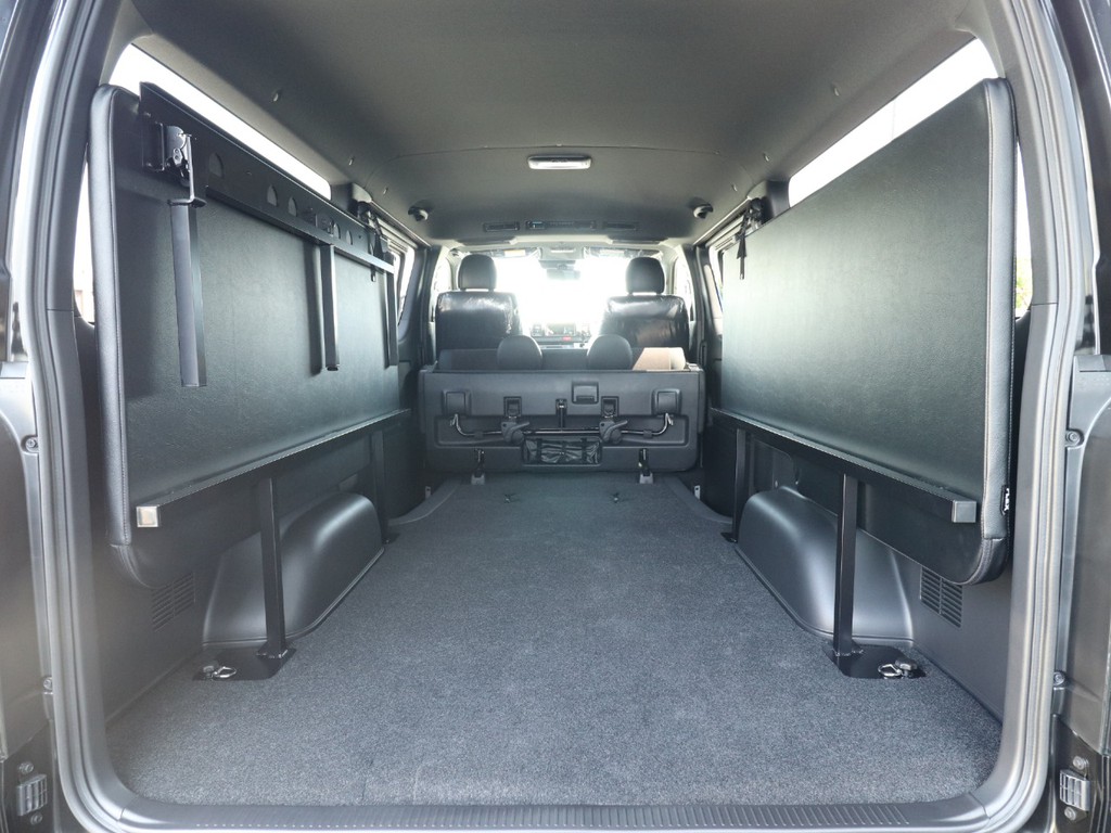 跳ね上げることで更にスペースの確保が可能です！