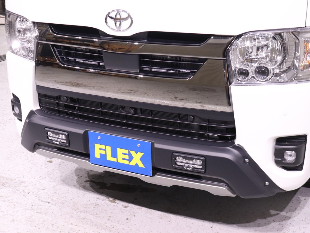 TRDフロントスポイラー付き！