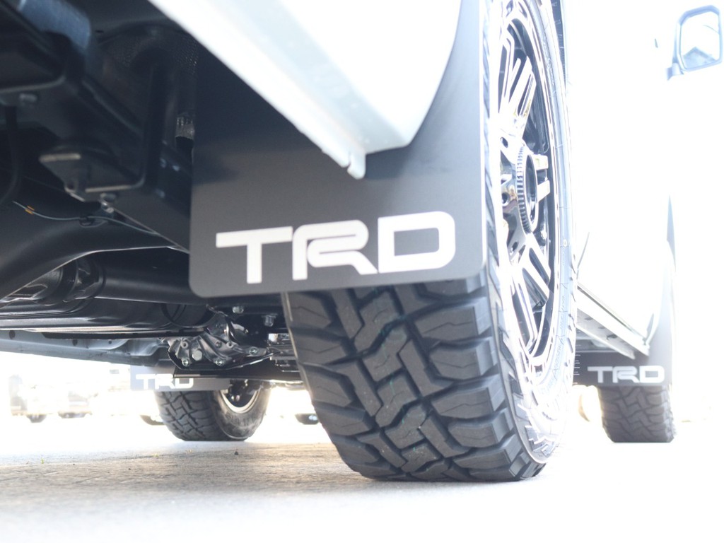 TRDマッドフラップ完備！