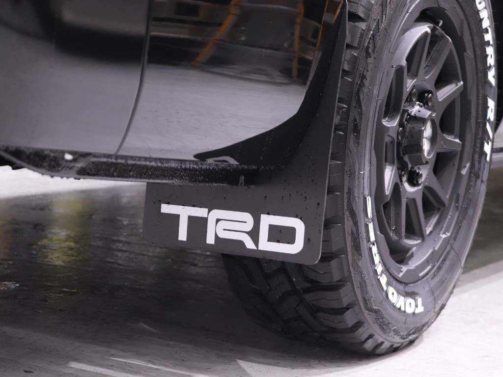 TRDマッドフラップ付き！