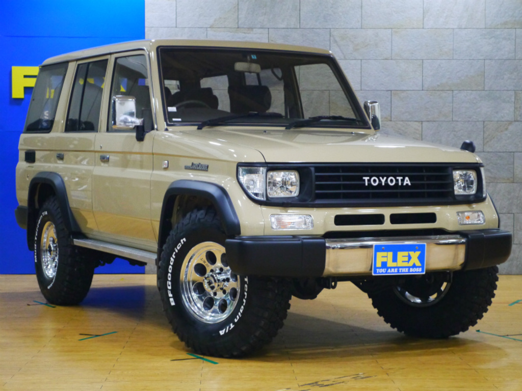 ＴＯＹＯＴＡエンブレムをホワイト塗装！フェイスにワンポイントを加えました！