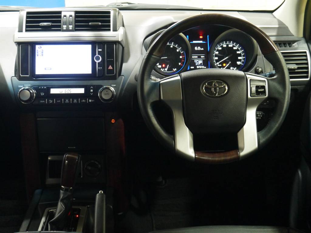 ウッドコンビハンドルが運転する楽しさを倍増させてくれますよ！！