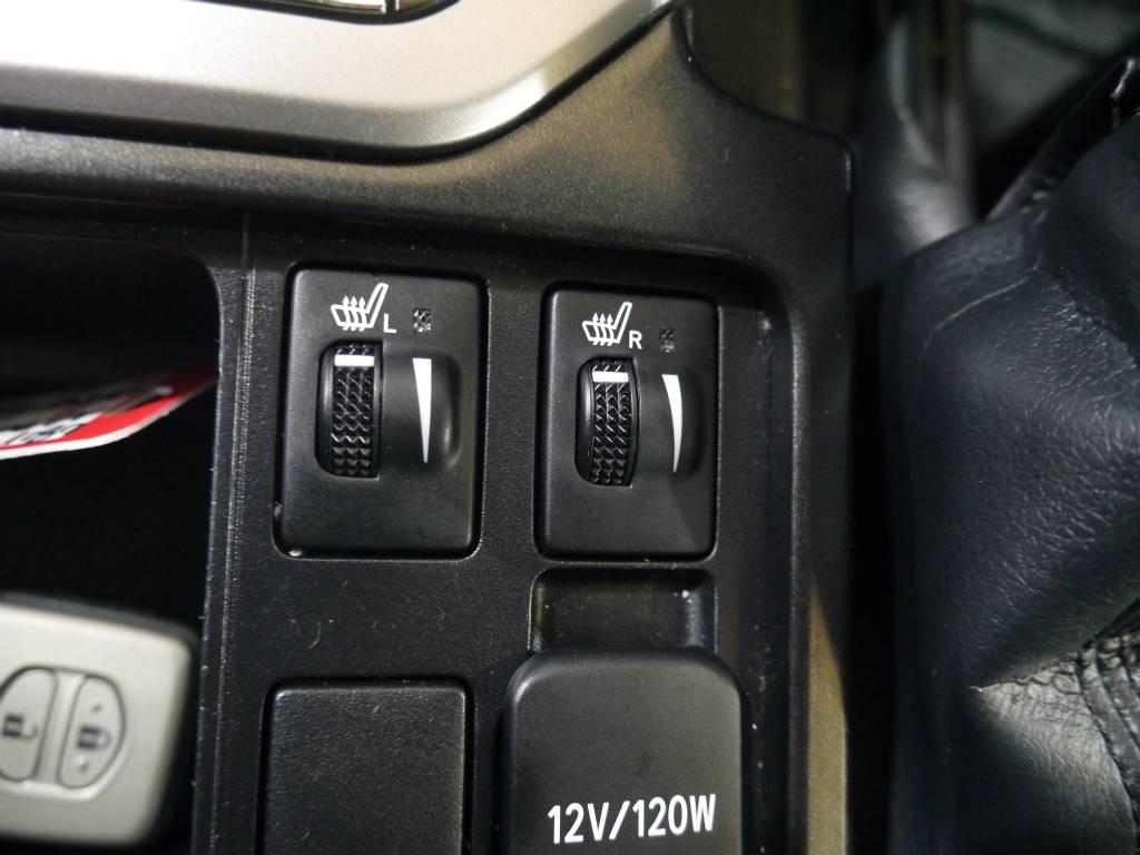 シートヒーターも完備されております！寒さはこれでしのげますね！