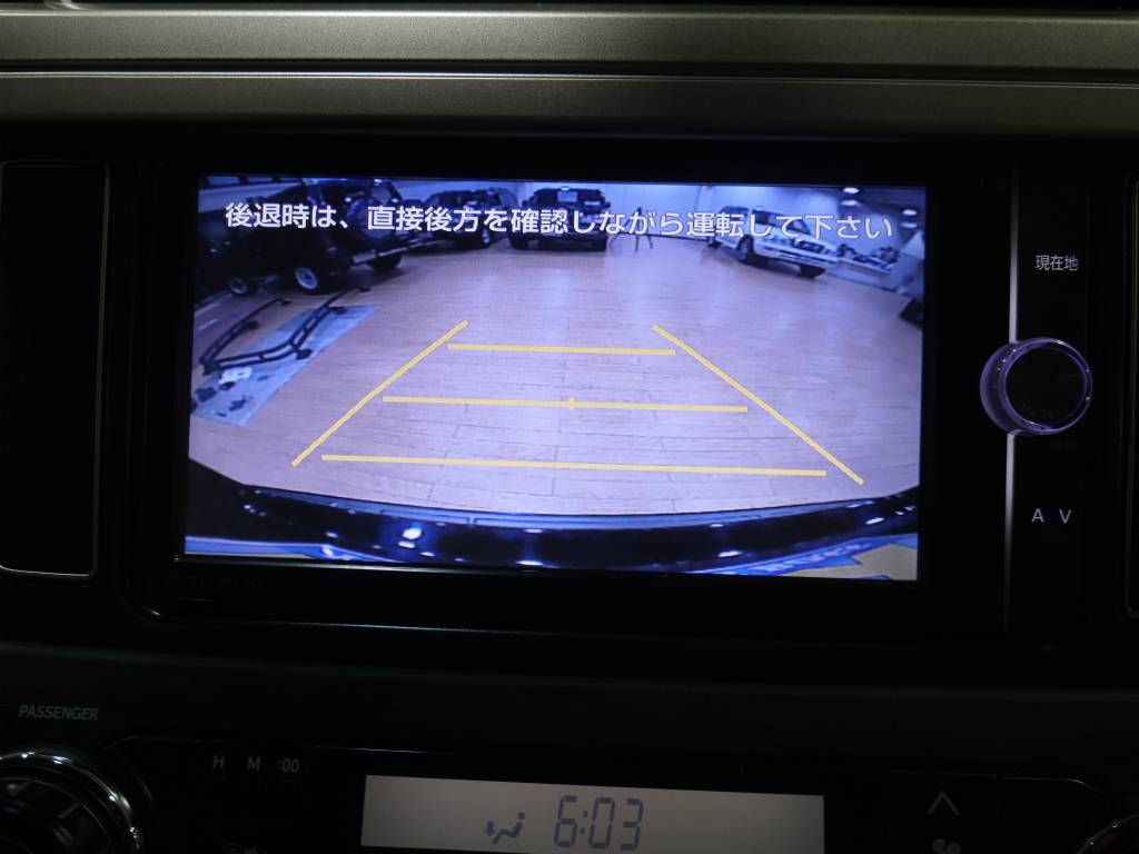 バックカメラも装備されておりますので、車庫入れも安心ですね！