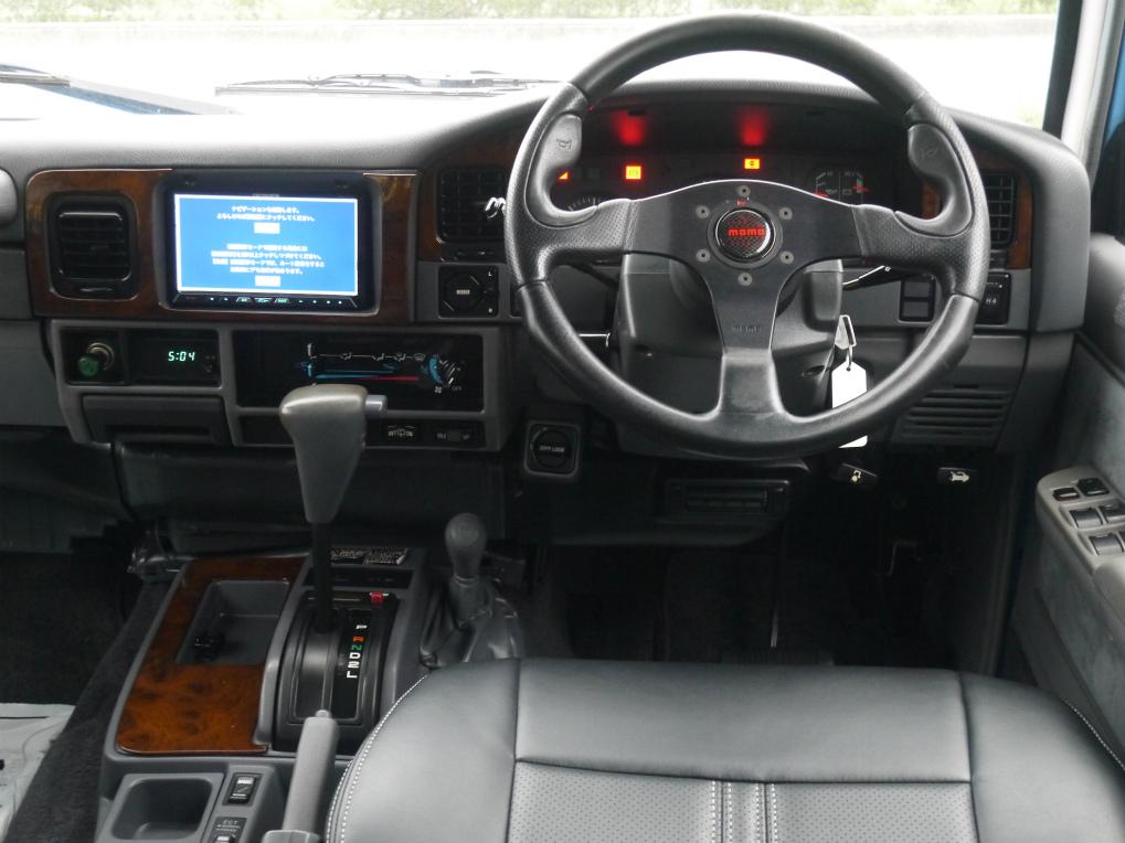 ＭＯＭＯ製ステアリング！グリップもよく、運転もしやすい！