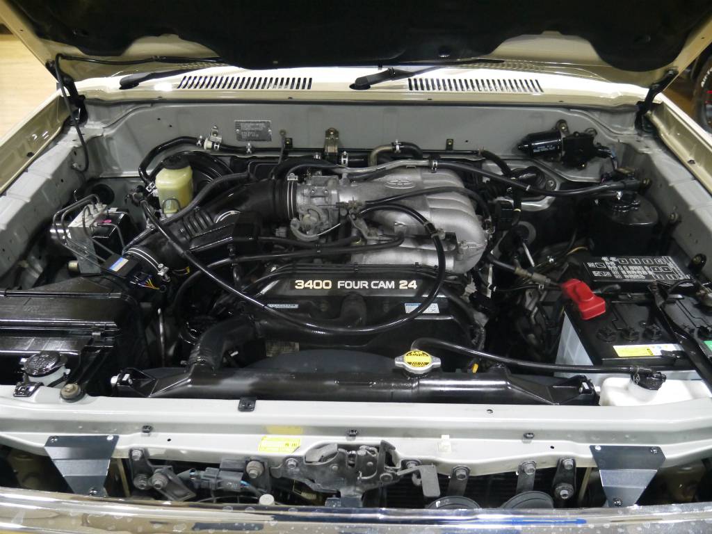 ３４００ＣＣのガソリンエンジン！２７００ＣＣに比べ発進時の重さも感じずに快適にドライブができますよ！
