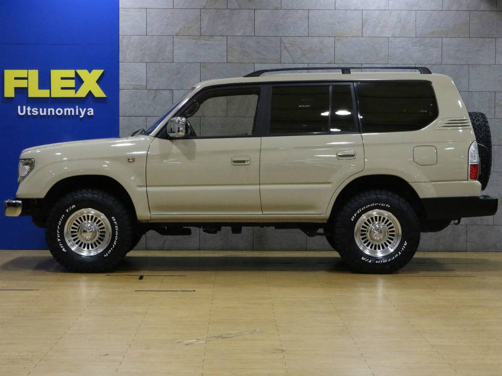 ＮＥＷペイントにてレトロ感を引き出しました！ナロー換装もしておりますので、とってもスタイリッシュですよ♪