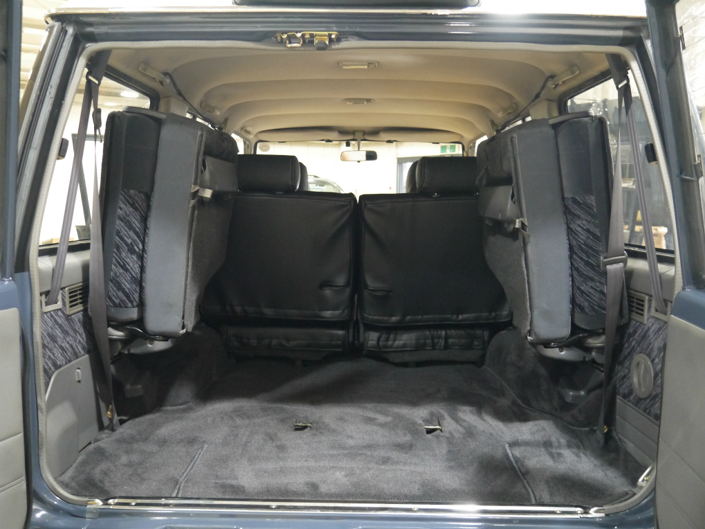 荷室はとっても広々しておりますので、たくさん荷物を積み込んでお出かけ出来ます！