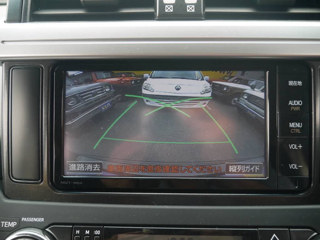 バックカメラも装備しておりますので、車庫入れも安心ですね！