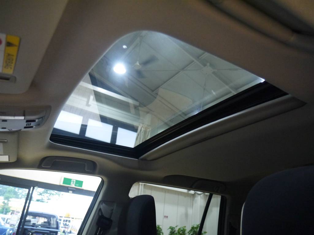 チルト機能付きサンルーフ！新車では１０万円以上するオプションになります！