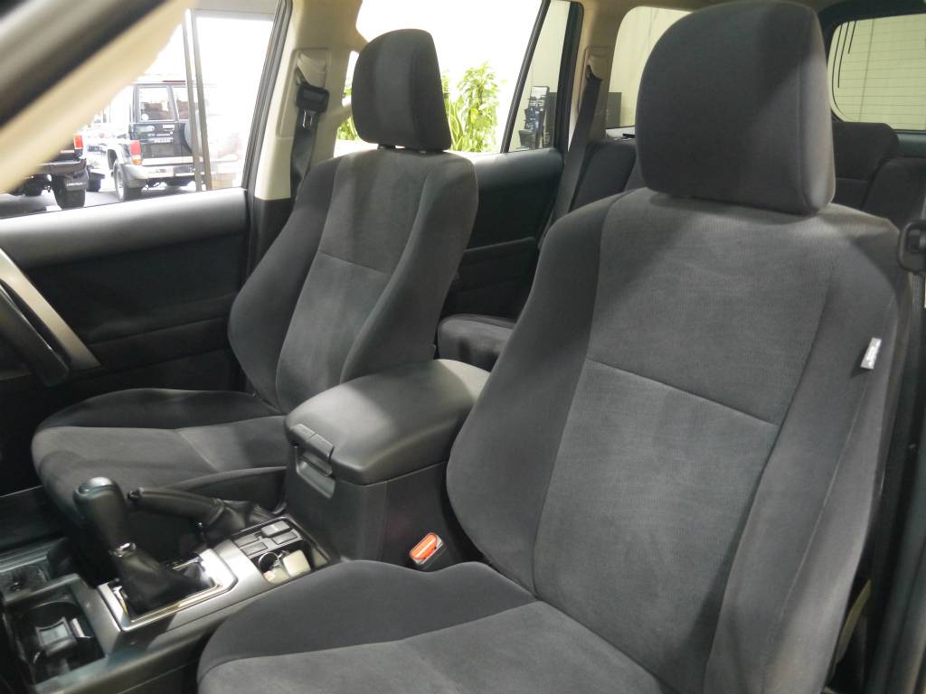 シートは大人がゆったりと座れて、長時間運転でも体の疲れが違います！！