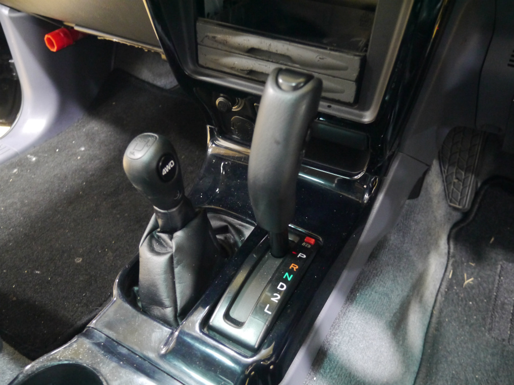 シフトノブもシンプルなので、運転も簡単ですよ！
