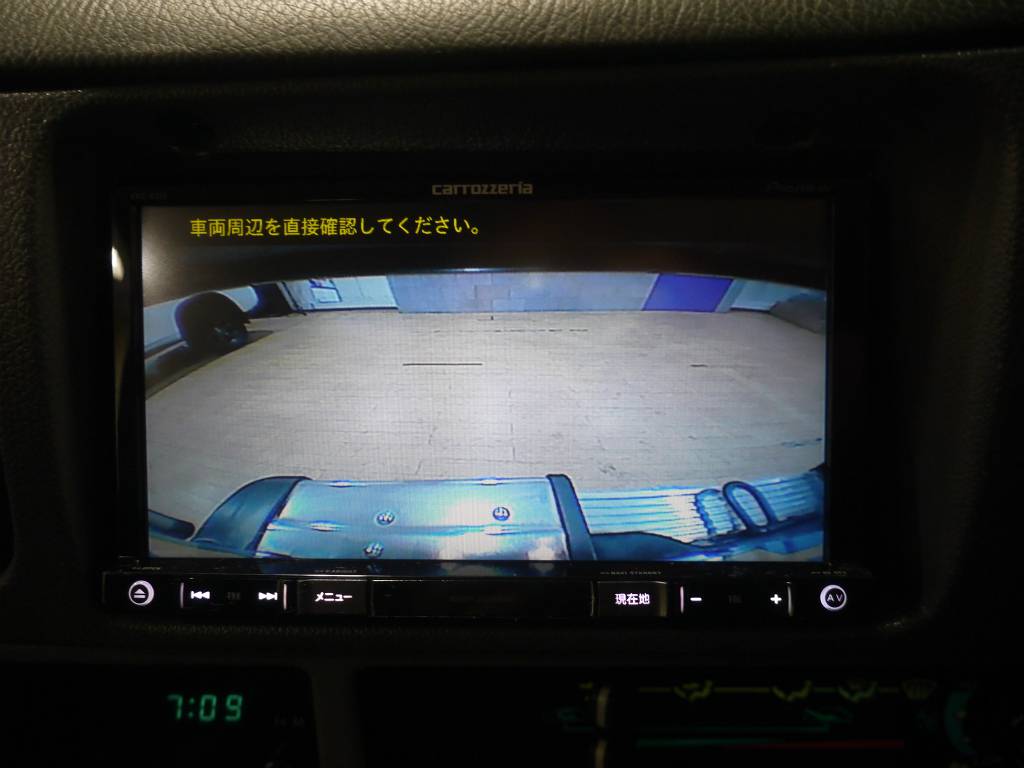 バックカメラも連動しておりますので、車庫入れも安心ですね！