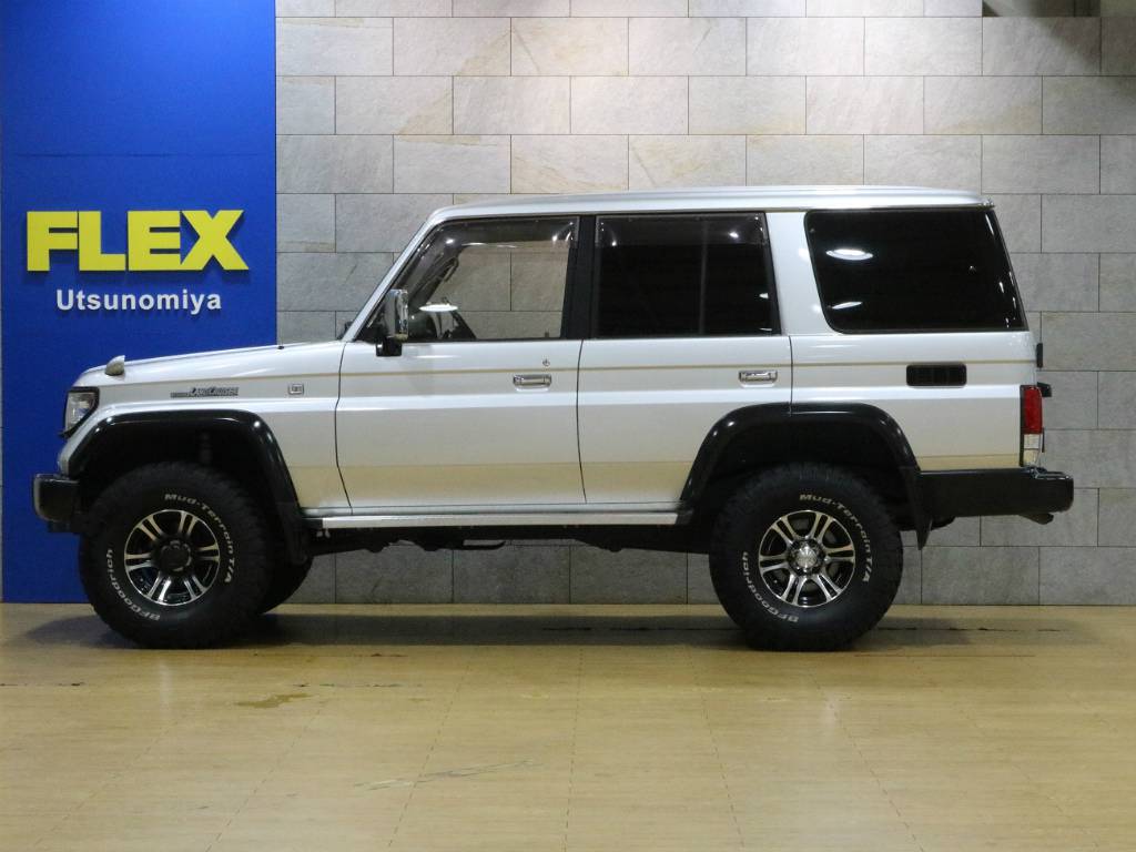 スクエアーなボディーラインは現代の車ではなかなかありません！