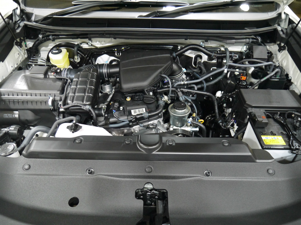 エンジンはタイミングベルト交換不要な２７００ＣＣのガソリンエンジン！
