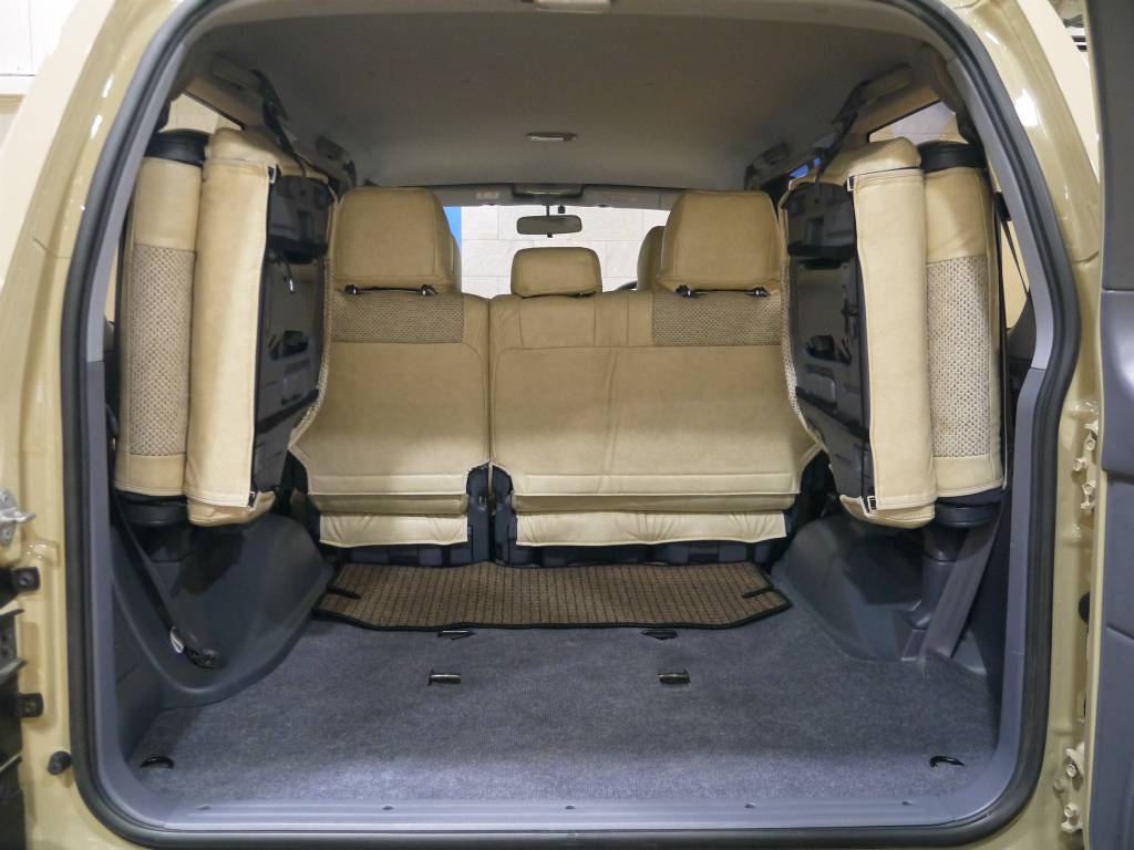 荷室はご覧の通りも大容量です！アウトドアグッズをいっぱい積んでお出かけも良いですよね！