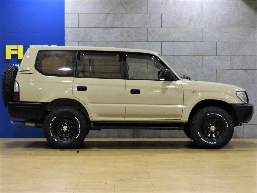現在はノーマル車高ですが、リフトアップなどもお任せ下さい！