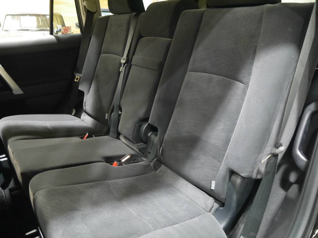 ２ｎｄシートは折り畳みも可能です！荷物の量に応じて倒したり出来ますよ♪